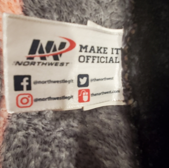 **FREE with any purchase!** IT Blanket - Picture 5 of 5